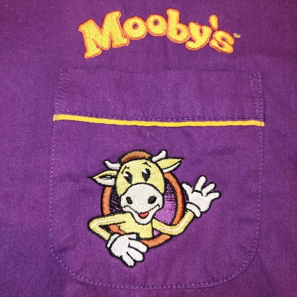 Mooby's Fun-Ployee Uniform Shirt  - Men's Size XL - PRE-LOVED - Picture 2 of 9